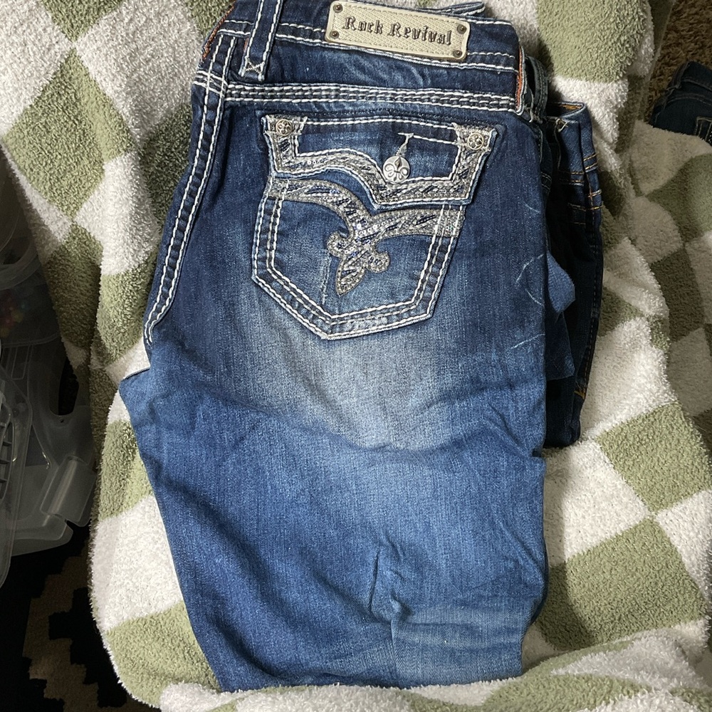 Rock Revival Denim Jeans are cropped. They flare above ankle. So cute
